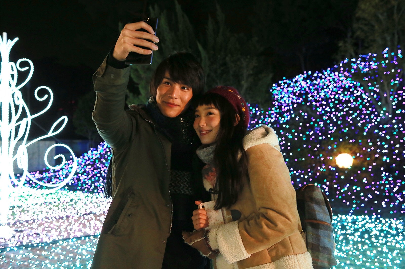 中川大志＆飯豊まりえの“デート写真”解禁　満面の笑みにとろけちゃう