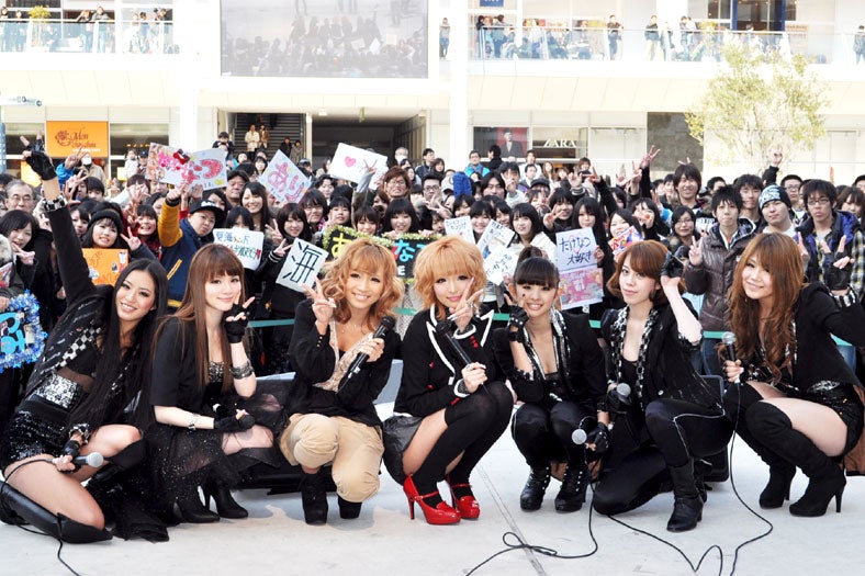 rhythmic、斉藤夏海とトークショーに出演した鎌田安里紗（中央左）