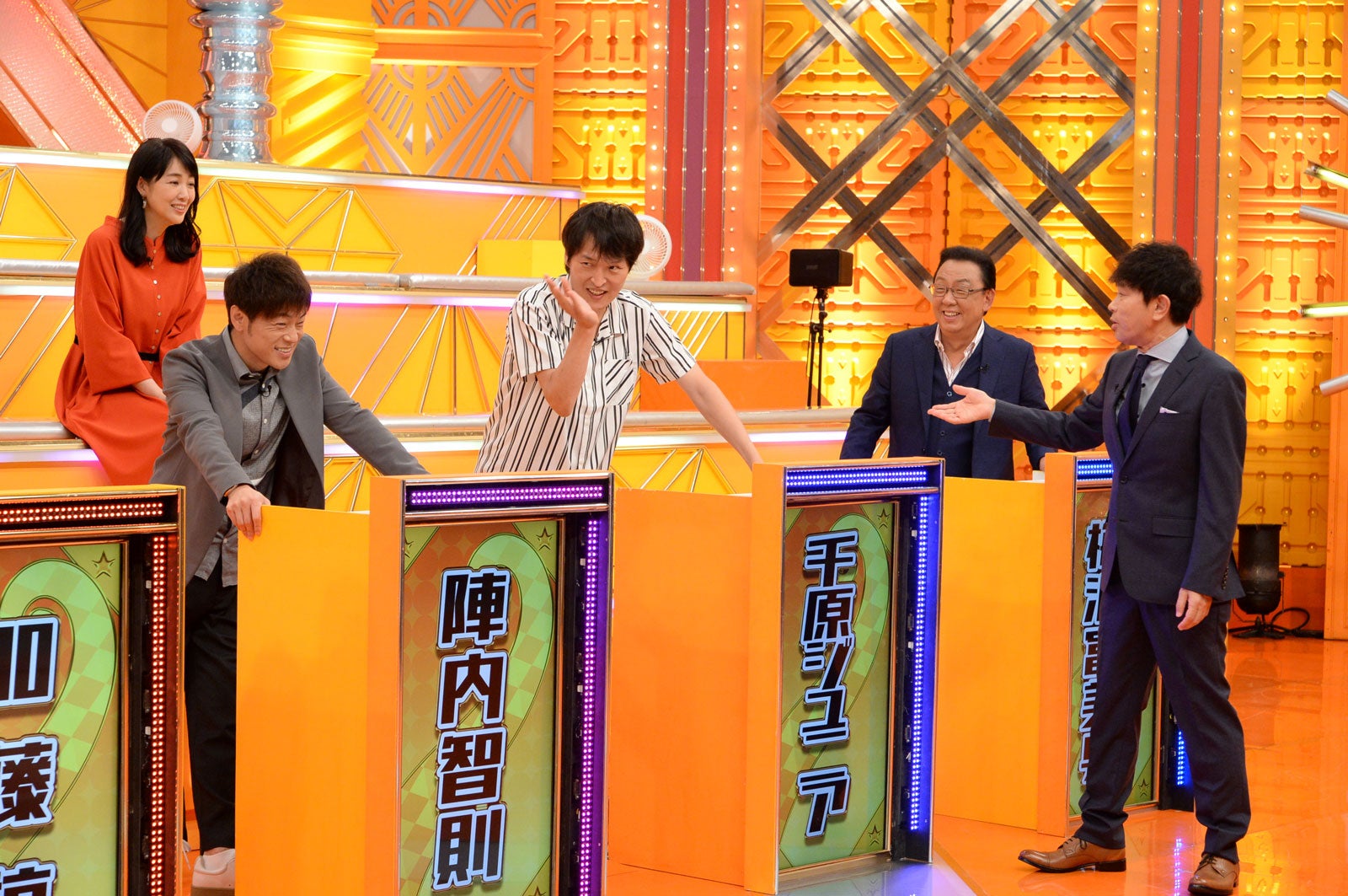 （左から）陣内智則、菊池桃子、千原ジュニア、浜田雅功、梅沢富美男 （C）ABCテレビ