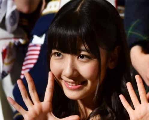 AKB48柏木由紀が赤面!?小学校時代のお宝映像公開