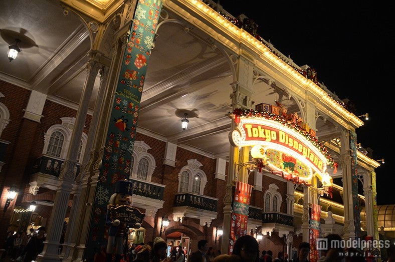 エントランスの装飾（夜）