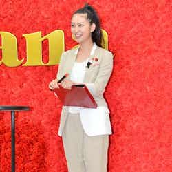 「ガーナPresents母の日特別授業」にサプライズで登場した武井咲