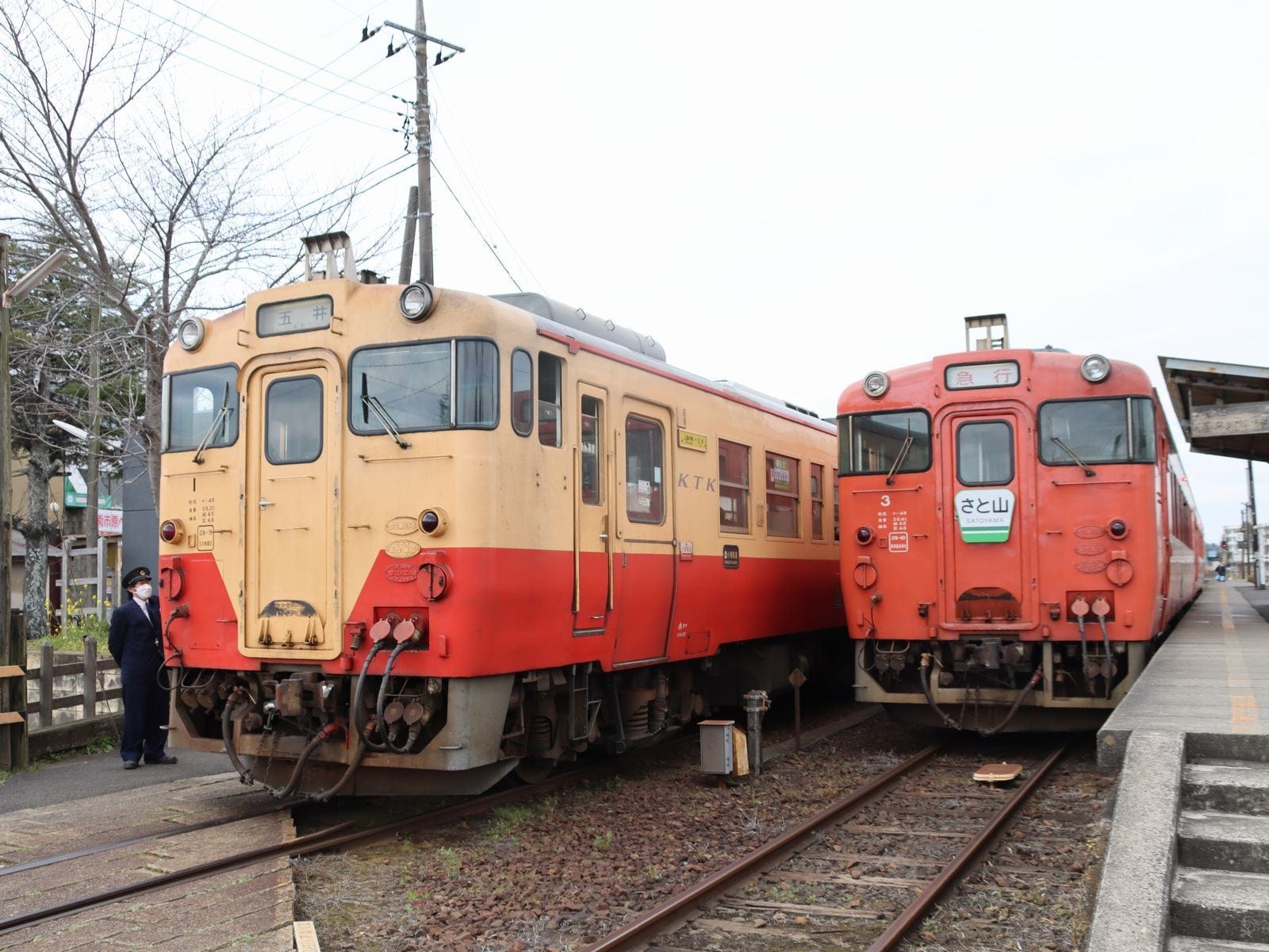 キハ40系同士が並ぶ小湊鐵道