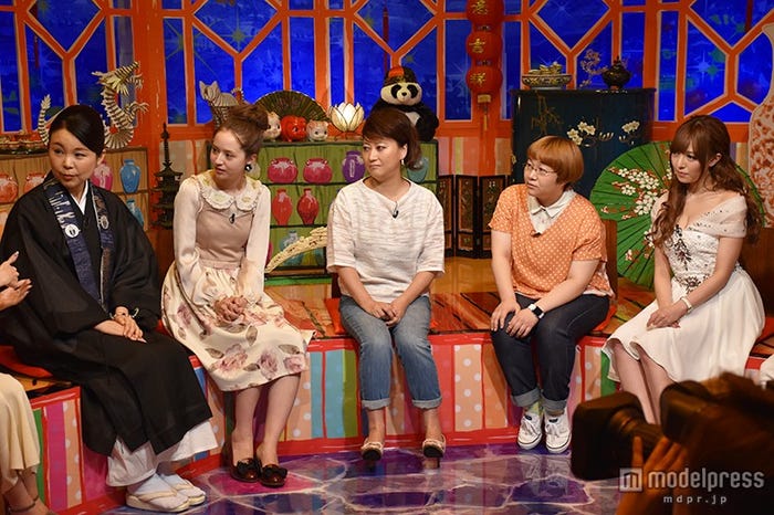 (左から)英月、春香クリスティーン、友近、近藤春菜、如月あいみ(画像提供:読売テレビ)