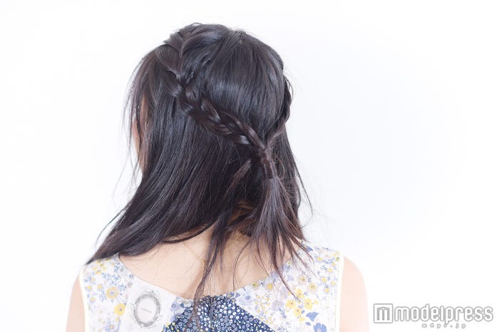 編み込みアレンジも得意!(C)モデルプレス