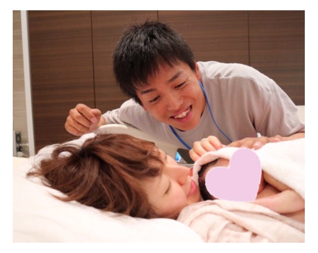 出産に立ち会った旦那の杉浦稔大と紺野あさ美さん／紺野あさ美オフィシャルブログ（Ameba）より