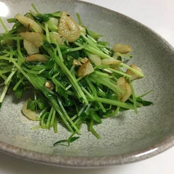 栄養たっぷり!豆苗のガーリックソテーのレシピと、豆苗の再収穫方法!