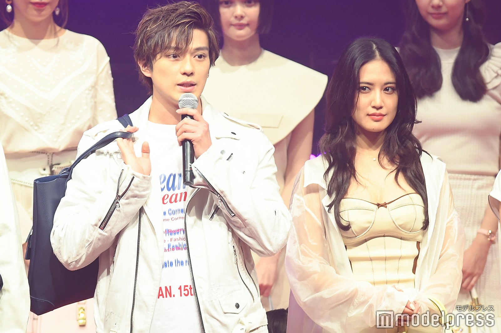 新田真剣佑、藤井夏恋（C）モデルプレス