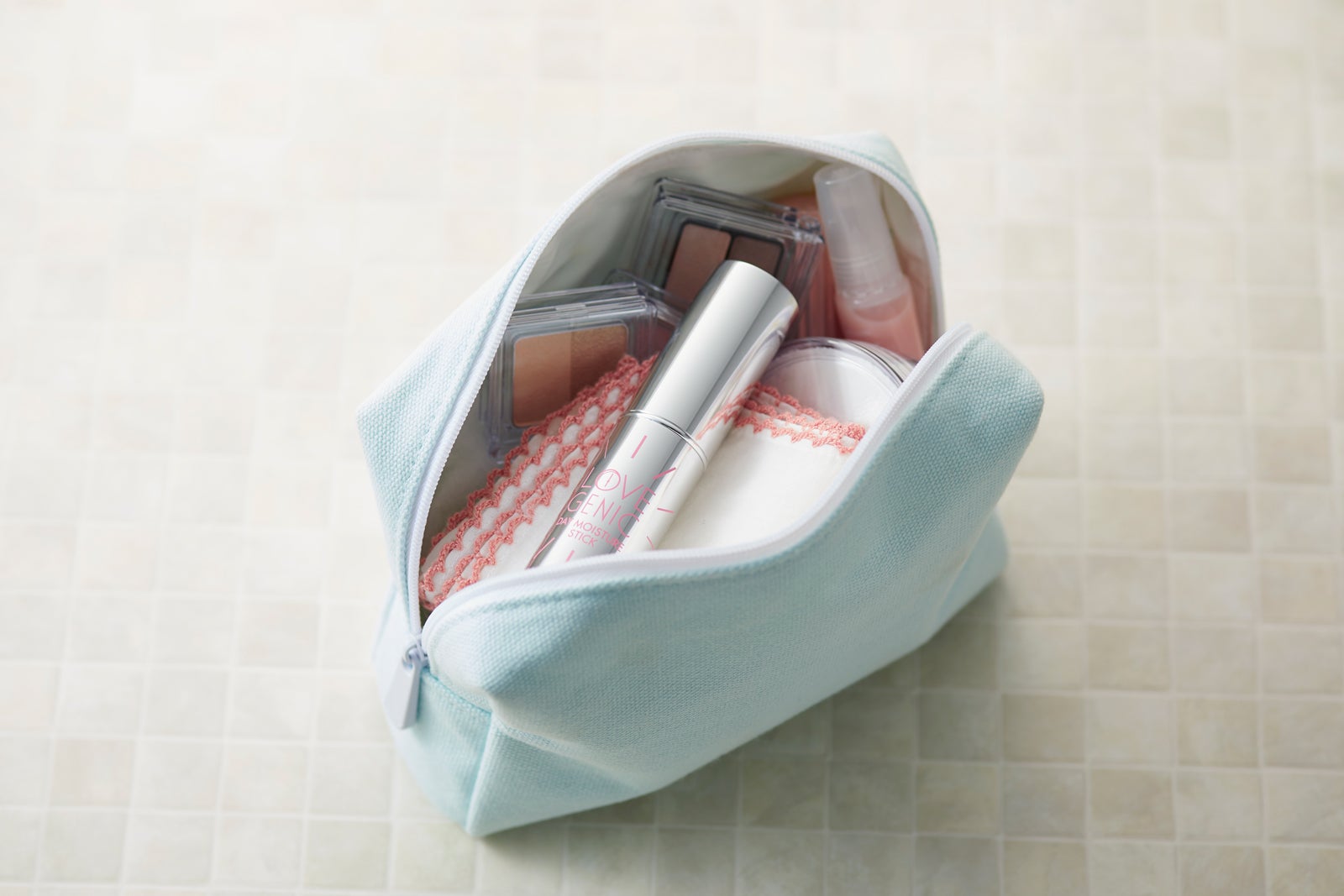 スリムな形状は持ち歩きにもぴったり！