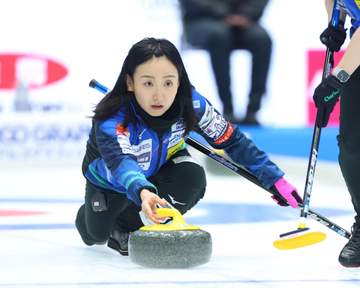 藤沢五月が天仰ぐ痛恨ミス 前半終えて0-5 第4Eラストショットでまさかの通過、第5Eもドロー決めきれず SC軽井沢ク戦