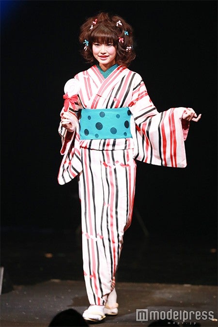 着物レンタル京小町ステージの様子