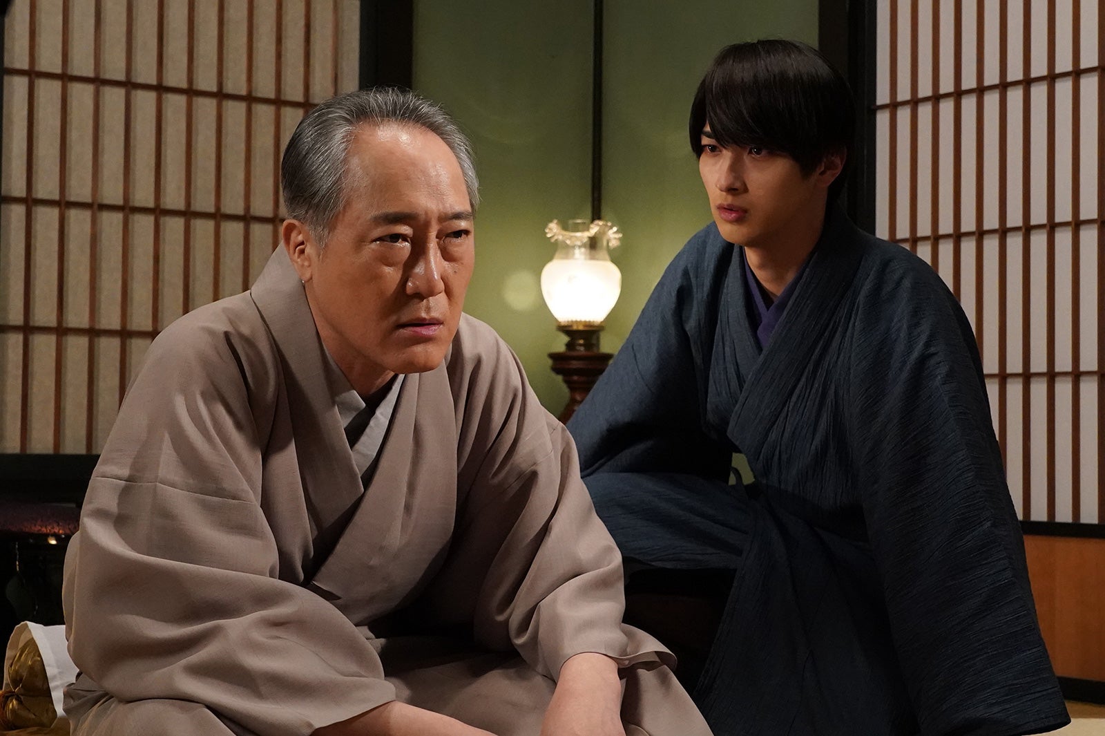 佐野史郎、横浜流星「私たちはどうかしている」第4話より（C）日本テレビ