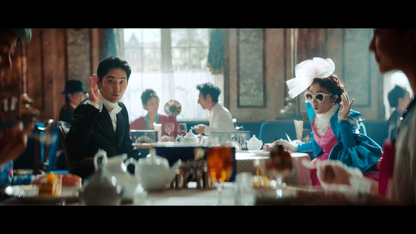 UQUEEN「お忍び視察」篇より