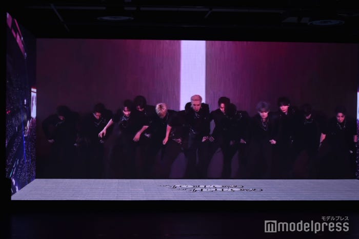 SEVENTEEN「Introduction」での映像(C)モデルプレス