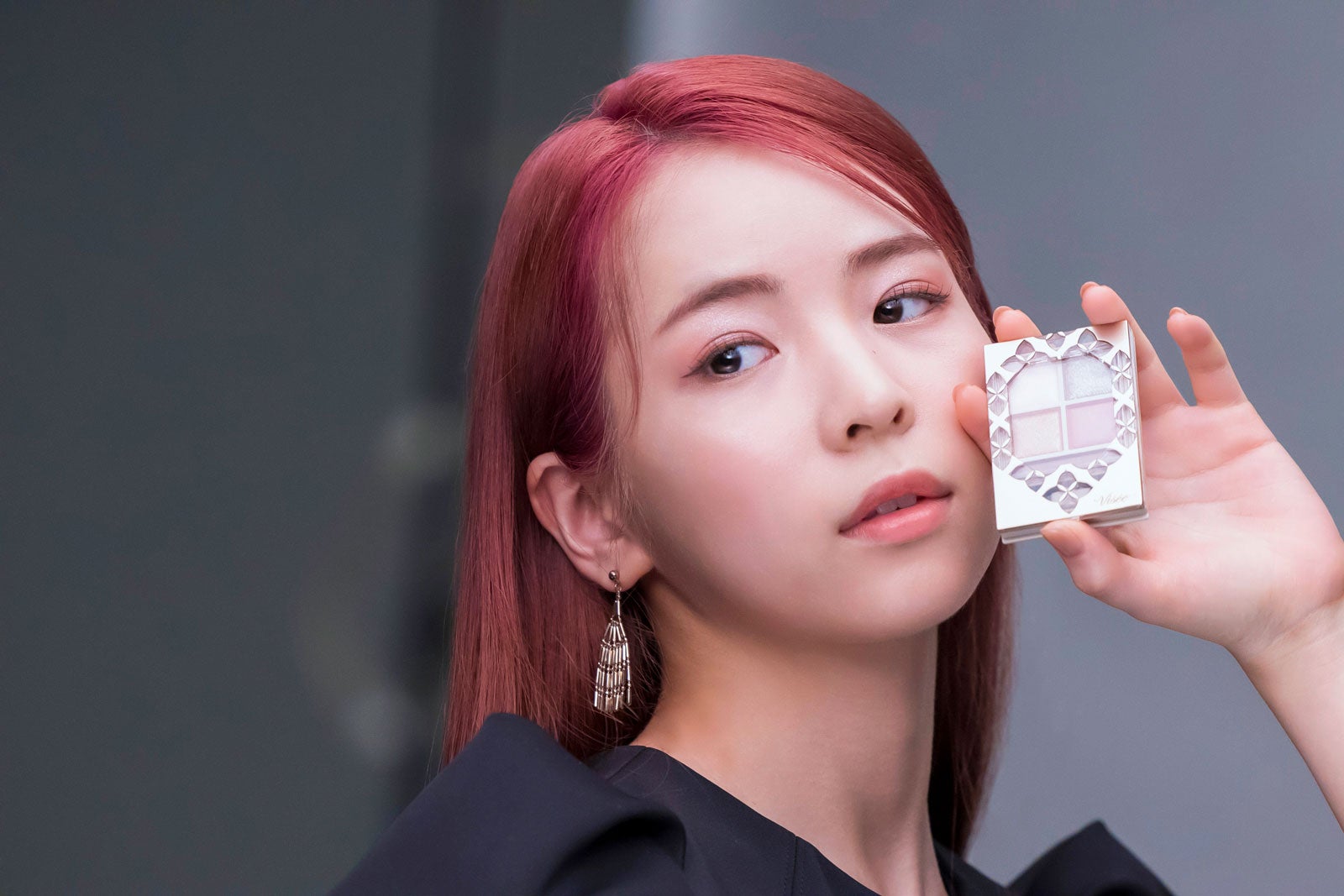 MAYA／新テレビCM「パノラマエリアで、目もとが変わる。」篇メイキング （提供写真）