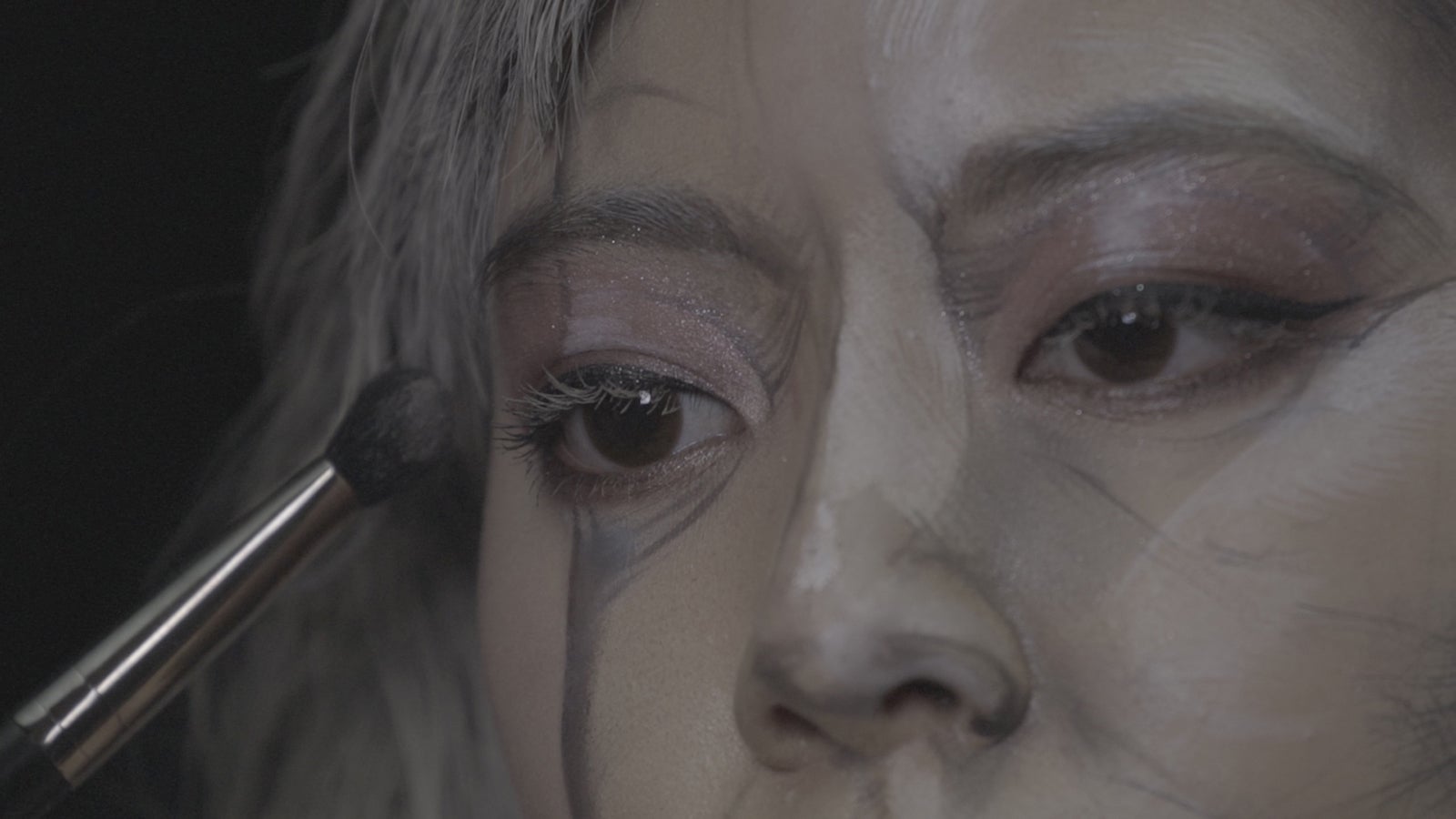 宮脇咲良・ＷＥＢムービー 「絵画に隠されたヒミツ」（提供写真）