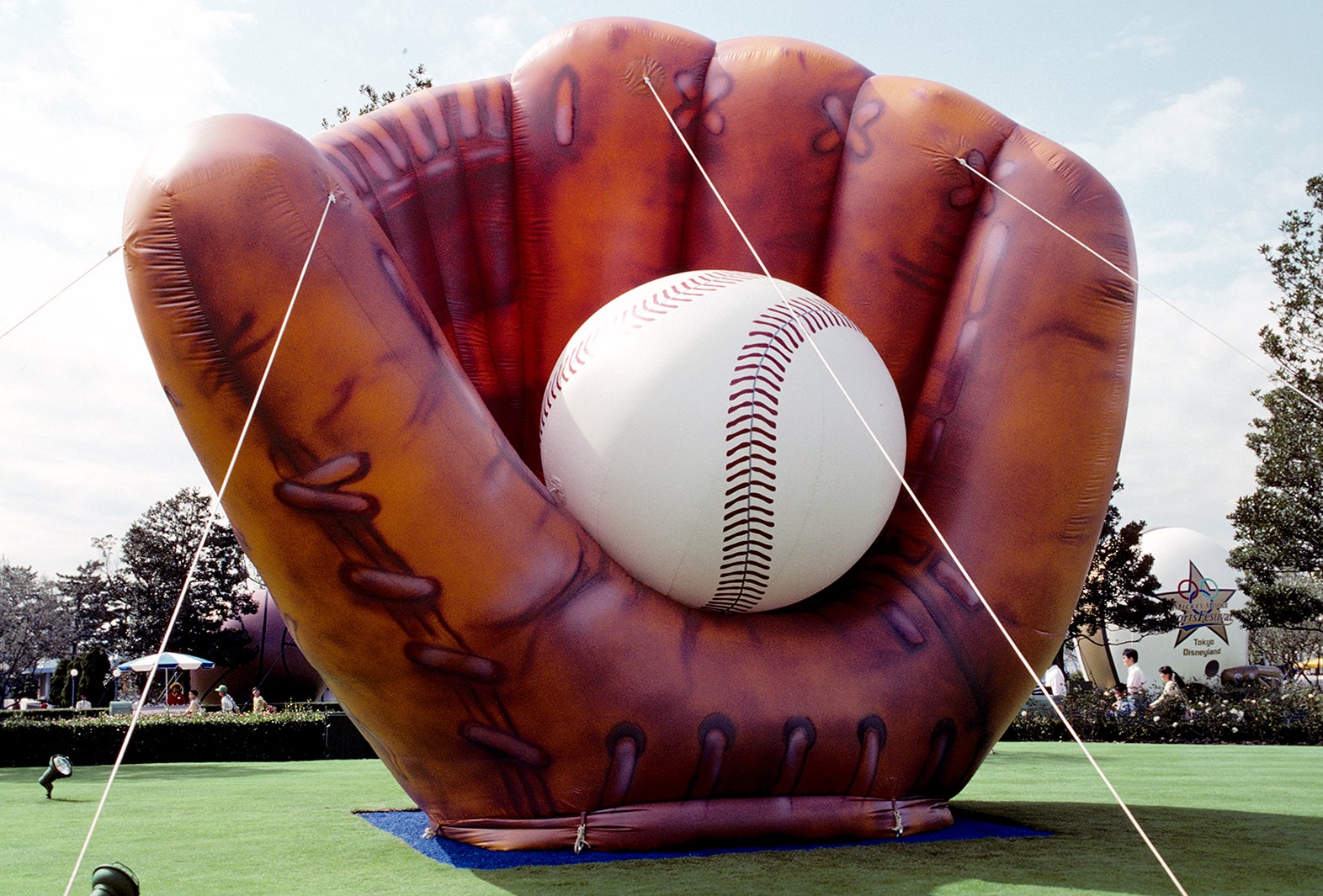 「ミッキーマウス・スポーツフェスティバル」のデコレーション（平成2年9月29日～11月18日） （C）Disney