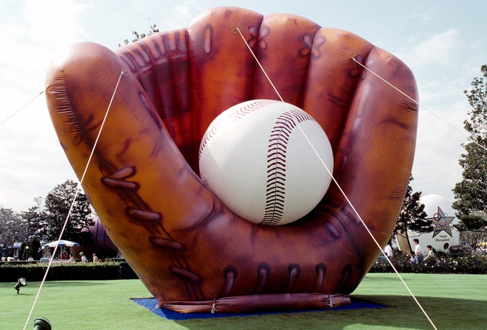 「ミッキーマウス・スポーツフェスティバル」のデコレーション(平成2年9月29日~11月18日) (C)Disney