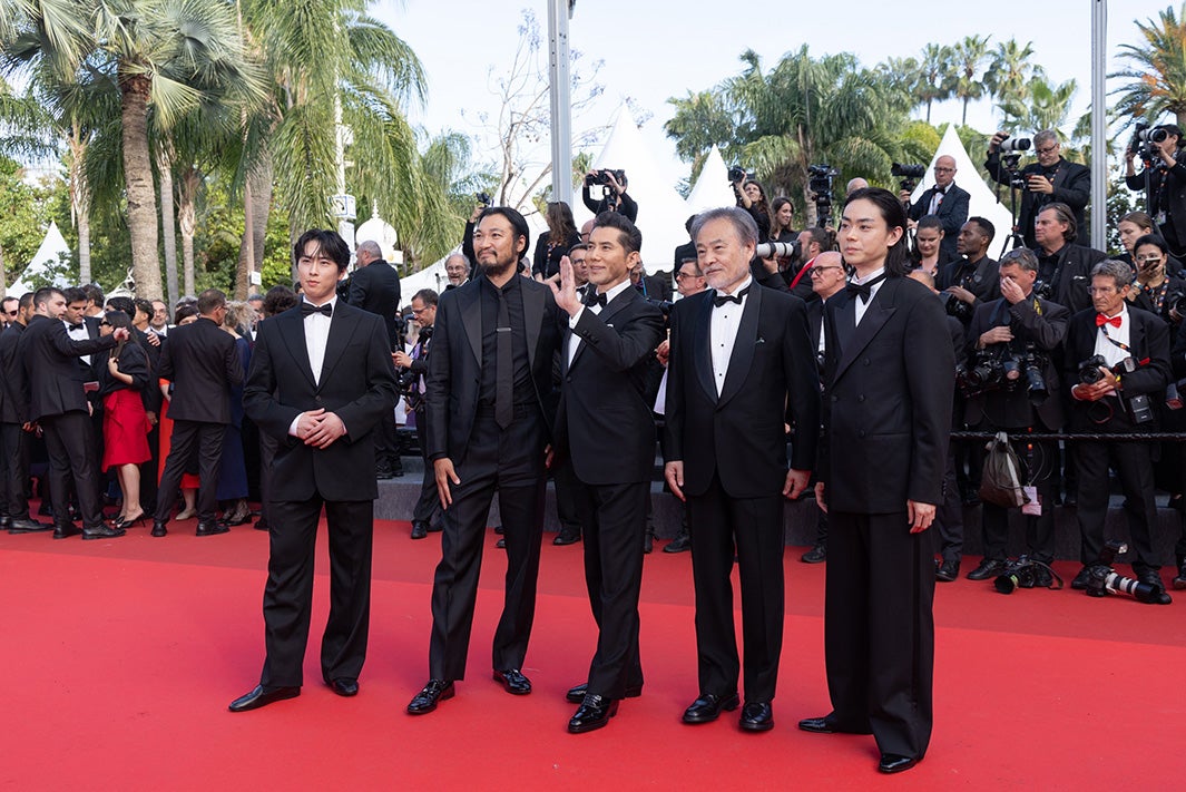 宮舘涼太、青木崇高、本木雅弘、黒澤清監督、菅田将暉（C）Kazuko Wakayama
