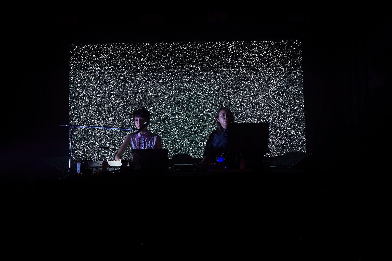 YURI URANO、MANAMI SAKAMOTO「PRADA EXTENDS TOKYO」より（提供写真）