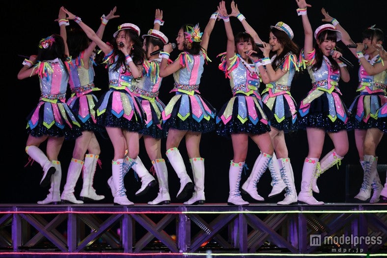 「AKB48 2013 真夏のドームツアー～まだまだ、やらなきゃいけないことがある～」ナゴヤドーム公演初日より（C）AKS