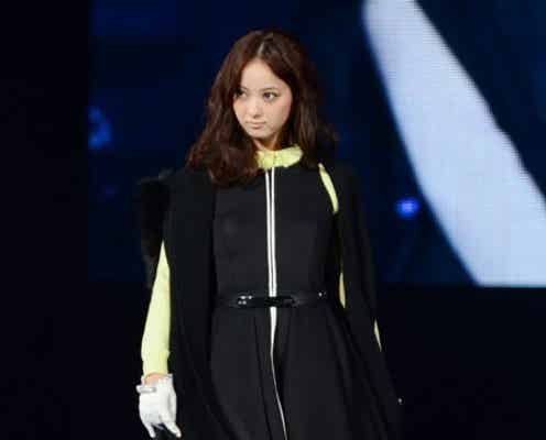 佐々木希、黒のミニワンピで秋色漂うモードレディに変身