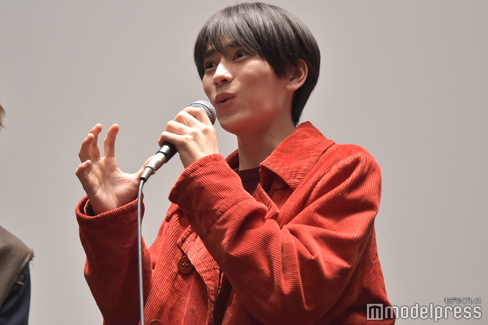 表情豊かな本島純政（C）モデルプレス