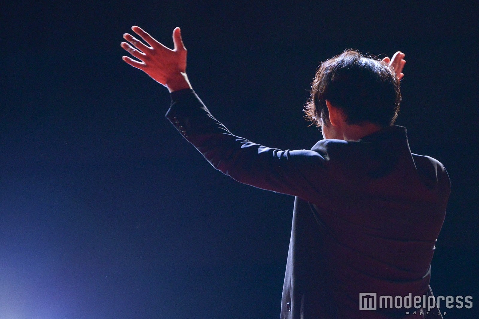 綾野剛、登場（C）モデルプレス