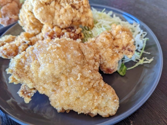 お皿にのったとり皮