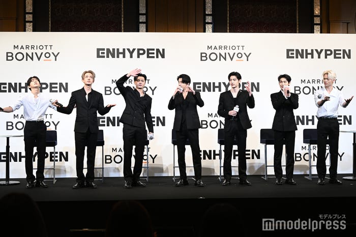 「Shine On Me」ポーズ合わせに挑戦したENHYPEN/JUNGWON(ジョンウォン)、HEESEUNG(ヒスン)、JAY(ジェイ)、JAKE(ジェイク)、SUNGHOON(ソンフン)、SUNOO(ソヌ)、NI-KI(ニキ)(C)モデルプレス