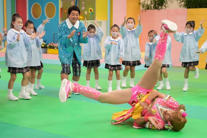 (左から)松尾駿、ゴリエ (C)フジテレビ