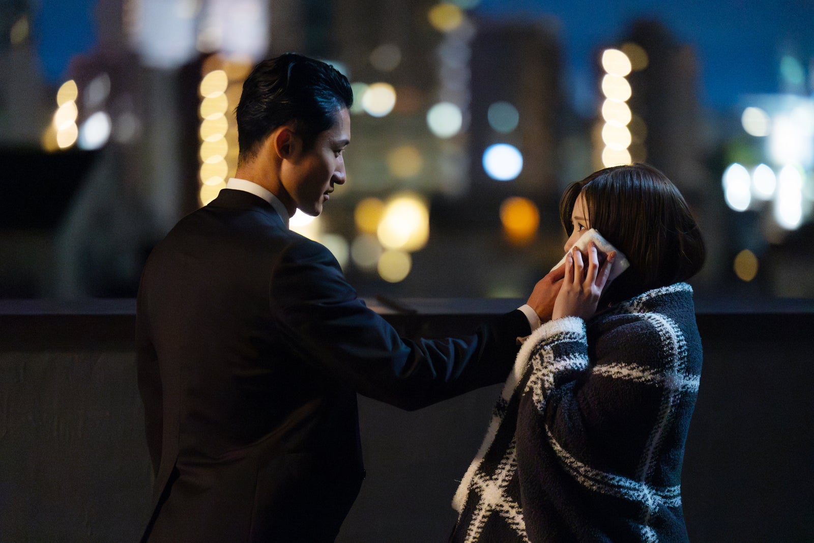 岩本照、白石麻衣（C）テレビ朝日