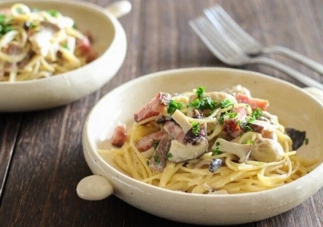 たっぷりきのことベーコンの豆乳クリームパスタ