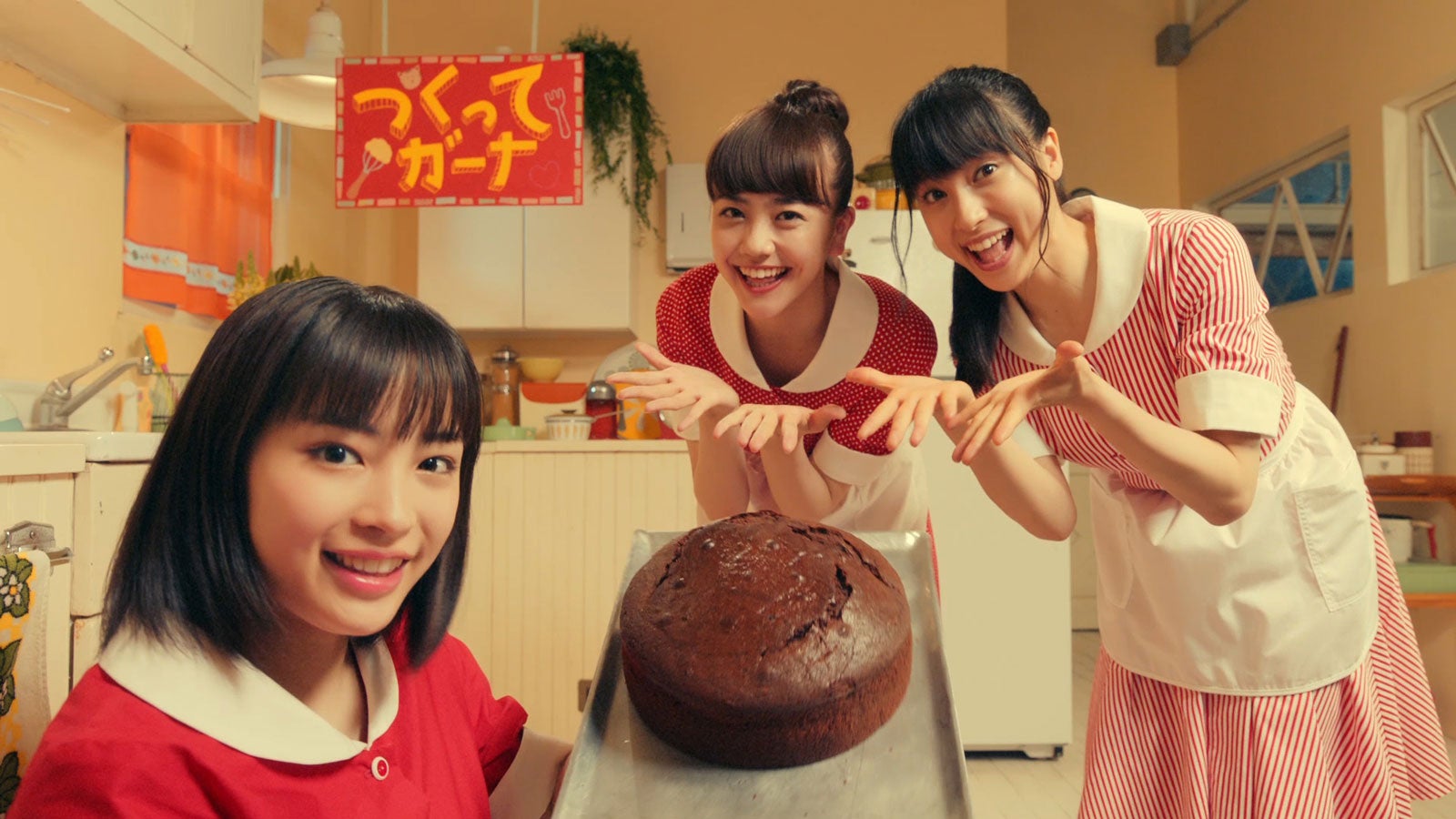 広瀬すず、松井愛莉、土屋太鳳／新CMより（提供写真）