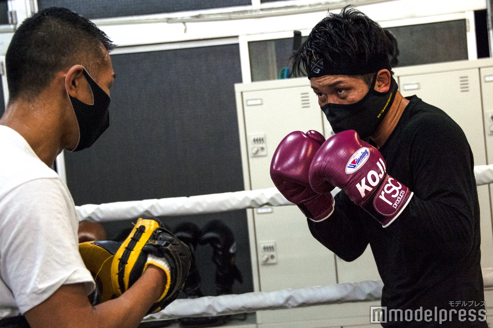 内山高志の指導を仰ぐ皇治／試合前週の練習にて（C）モデルプレス