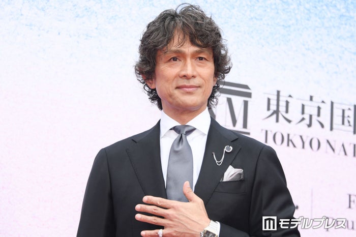 江口洋介、2度のハプニングに気遣い光る「桁が違う」と驚いたリング身にまとう【カルティエと日本 半世紀のあゆみ「結 MUSUBI」展 ― 美と芸術をめぐる対話】