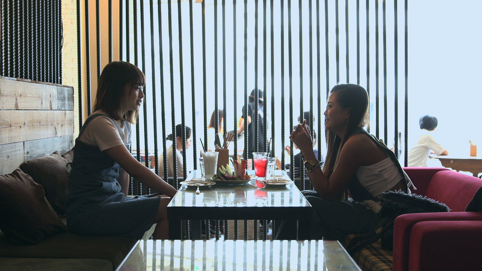 理子（左）『TERRACE HOUSE BOYS ＆ GIRLS IN THE CITY』38th WEEK（C）フジテレビ／イースト・エンタテインメント