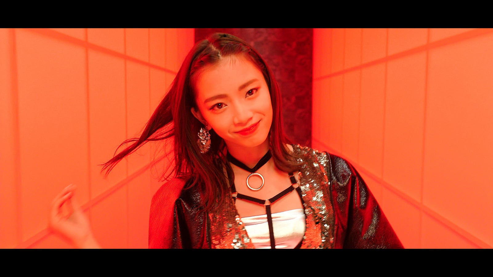 AKB48 PRODUCE48選抜「わかりやすくてごめん」MVより（C）AKS／キングレコード