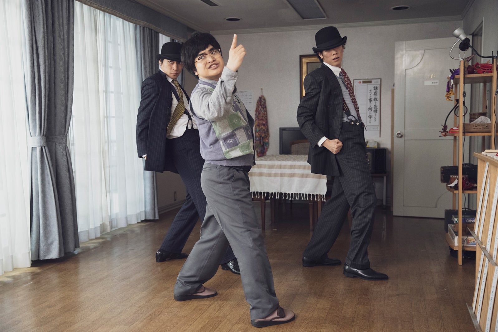 手前）加藤諒『ハゲしわしわときどき恋』より（C）テレビ朝日