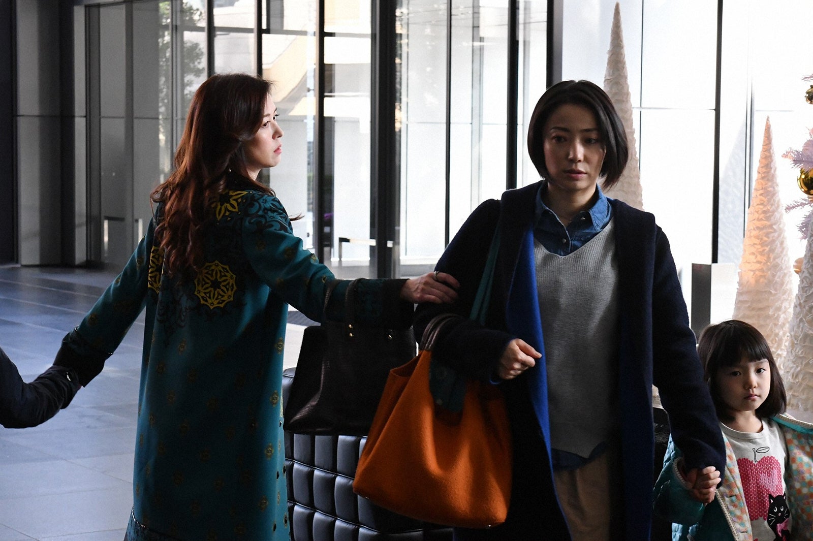 横山めぐみ、菅野美穂、稲垣来泉／「砂の塔～知りすぎた隣人」第8話より（C）TBS