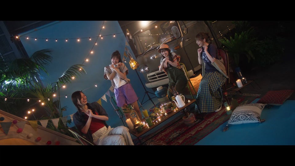 乃木坂46「好きというのはロックだぜ！」MVより（提供写真）