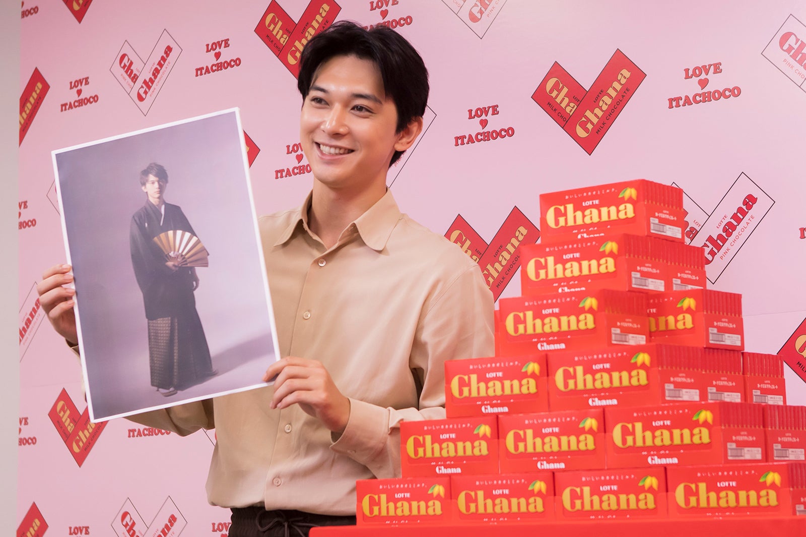 吉沢亮、20歳当時の袴姿7年ぶり公開　浜辺美波「すごい…絵みたい」