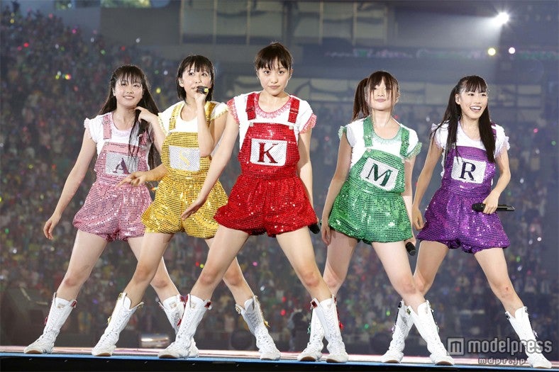ももクロ、カラフルミニで全力パフォーマンス！サプライズ発表も