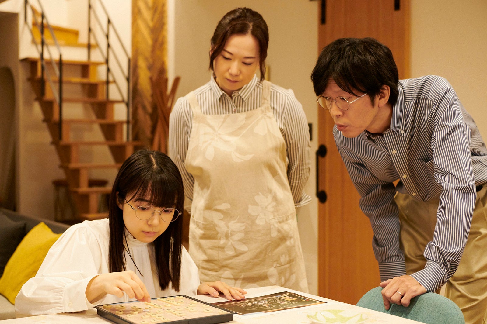 上白石萌音、和久井映見、田辺誠一「法廷のドラゴン」第4話（C）「法廷のドラゴン」製作委員会