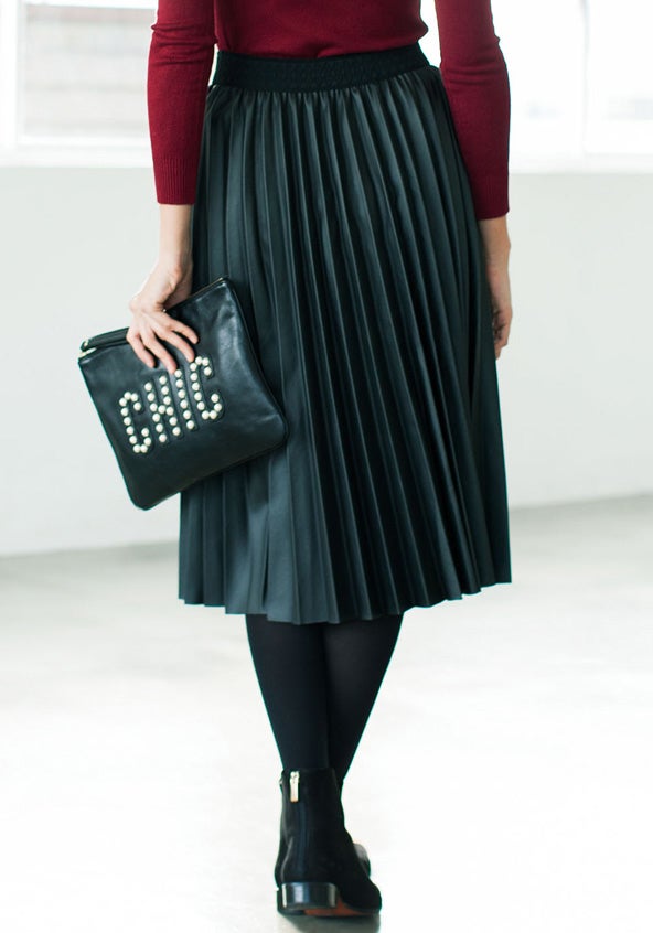 フェイクレザープリーツスカート「STYLEST」5,350円(税別)／画像提供：STYLEST