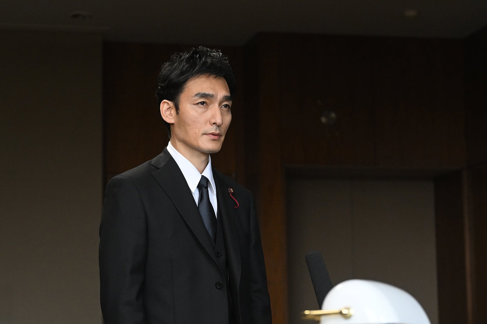 草なぎ剛 「罠の戦争」第10話より（C）カンテレ