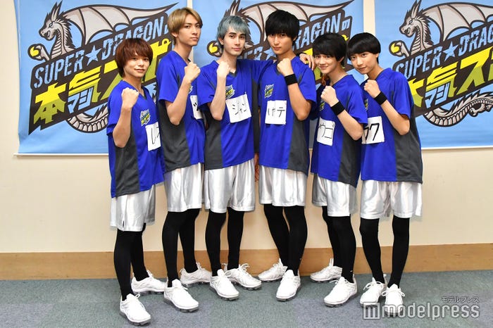 (左から)玲於、毅、ジャン、颯、壮吾、楽/SUPER★DRAGON(C)モデルプレス