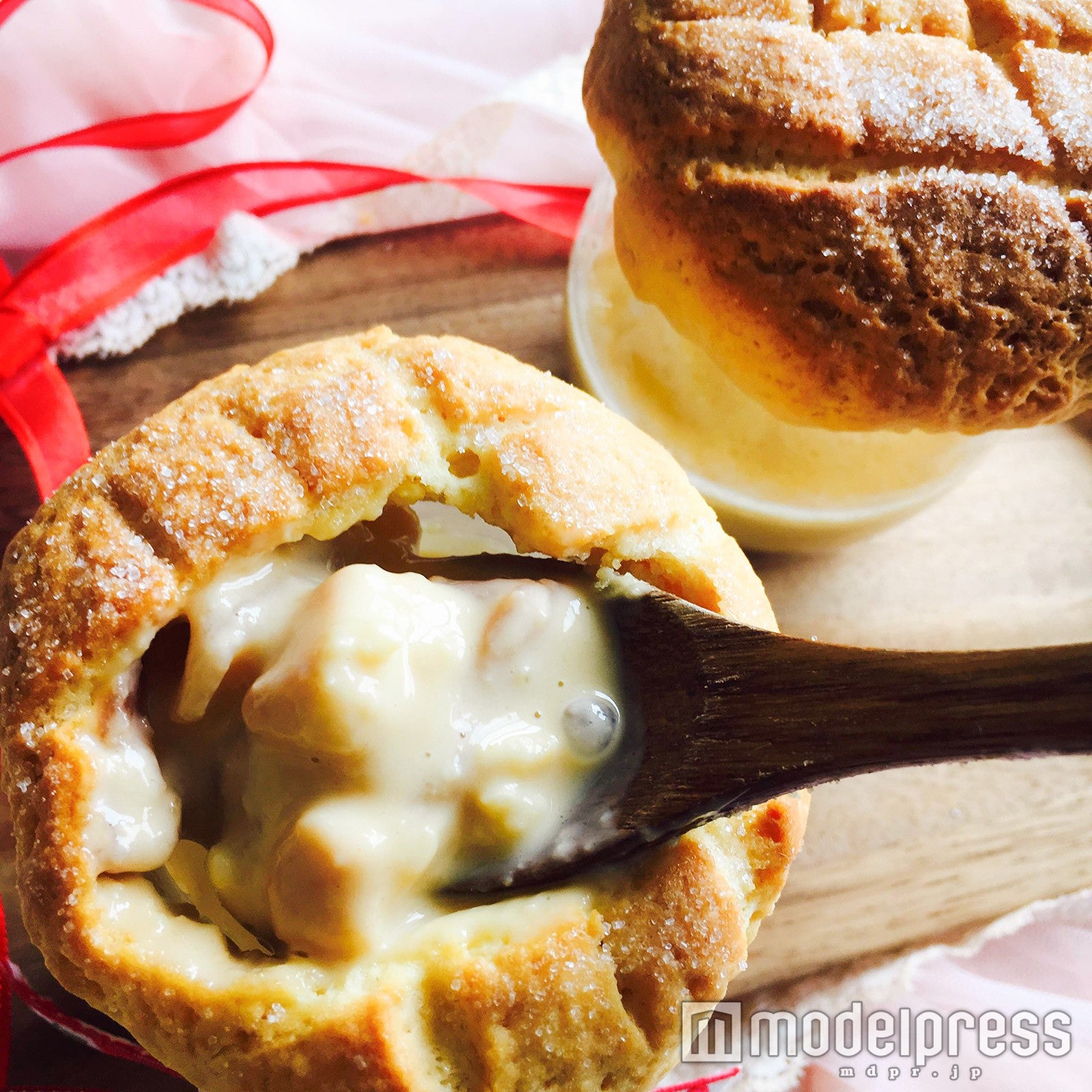 生地をほぐせばとろとろプディングが／画像提供：柏原歩