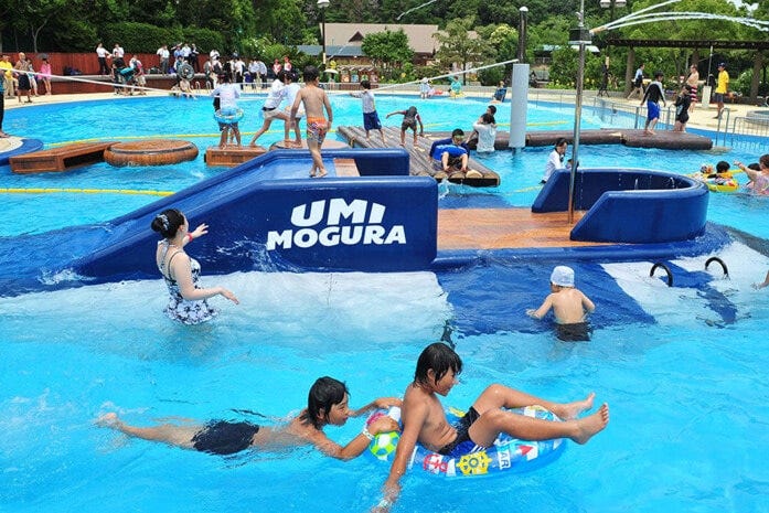 水遊びの仕掛けがいっぱいの潜水調査艇「うみもぐら」や「ゆらゆら桟橋」「ぷかぷかボックス」などがあるエリア「アドベンチャーウェーブ」