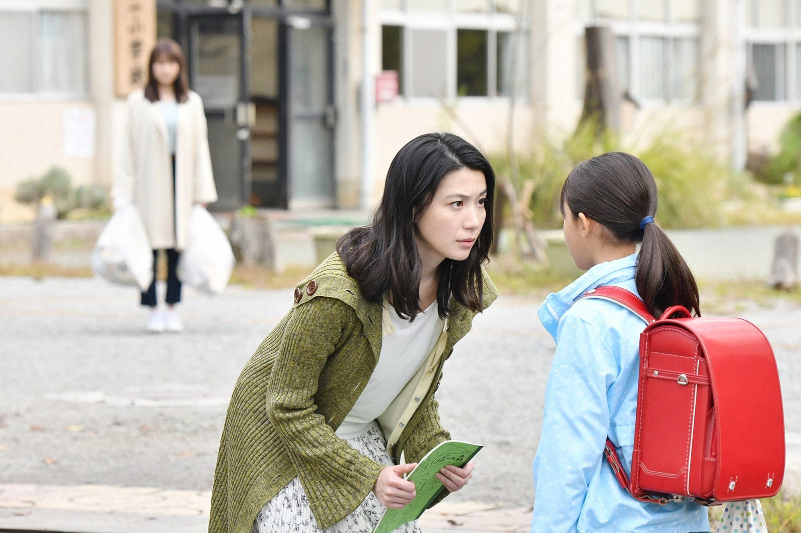 有村架純、村川絵梨、石田凛音／「中学聖日記」第8話より（C）TBS